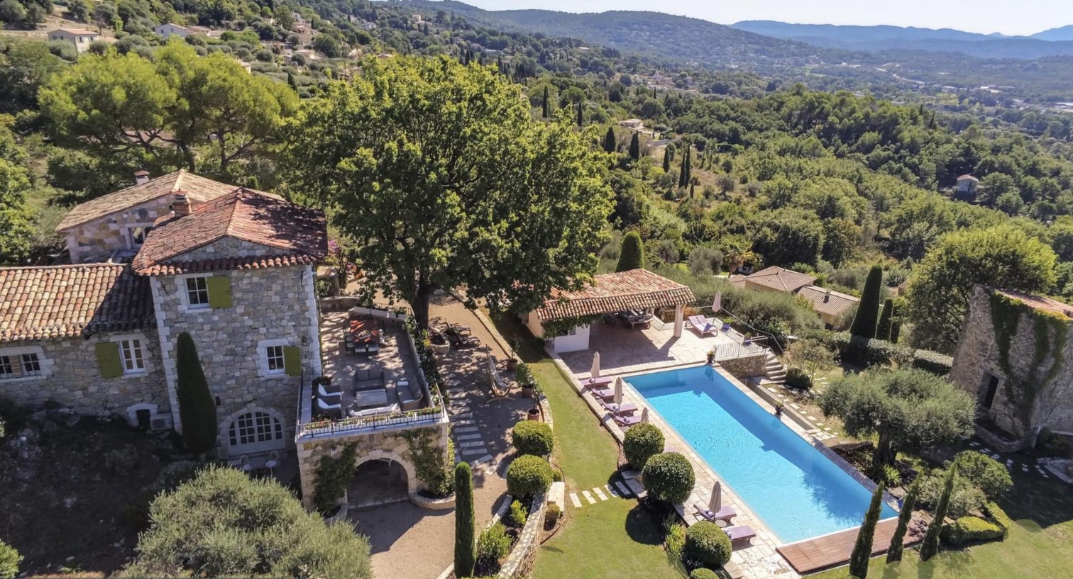 Vue aérienne de la bastide et son parc