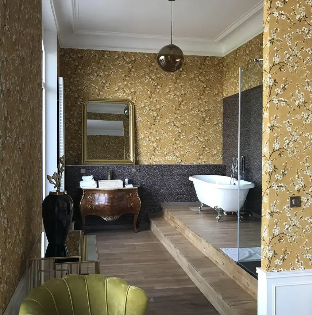 Salle d'eau d'apparat à la baignoire îlot